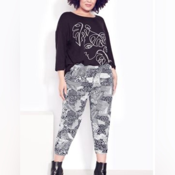 Zim & Zoe Printed Patch Work Capri Pants with zipper- Size 14 - Picture 2 of 10